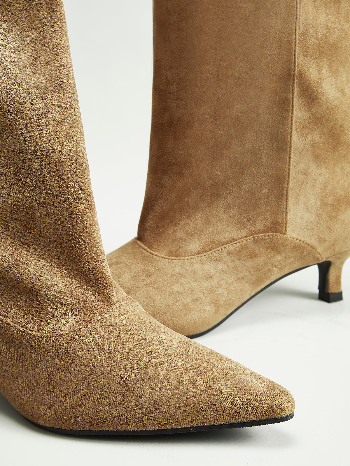 Kniehohe Wildlederstiefel – Kitten Heel Stiefel für Damen
