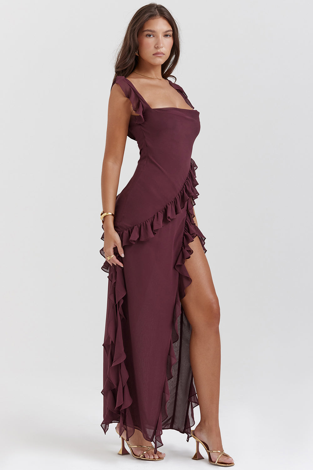 Trägerloses Maxikleid mit Rüschen und Volantrock