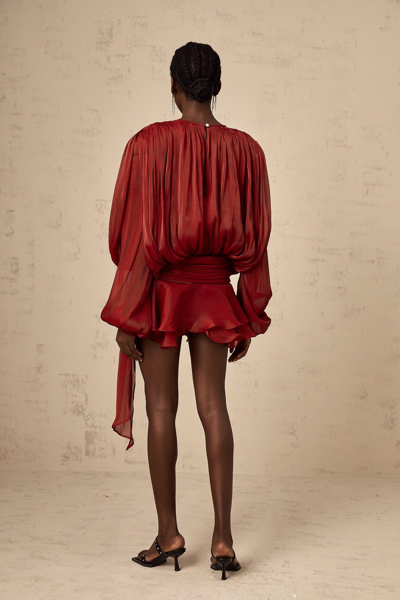 Rotes Mini-Kleid mit Rüschen – Verspielt & Elegant