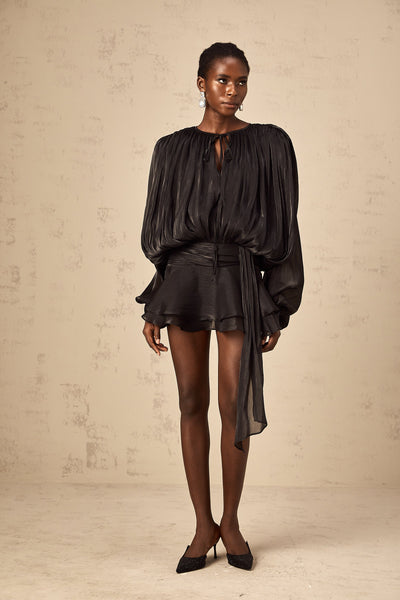 Schwarzes Plissee-Minikleid mit Rüschen – Romantisch & Elegant