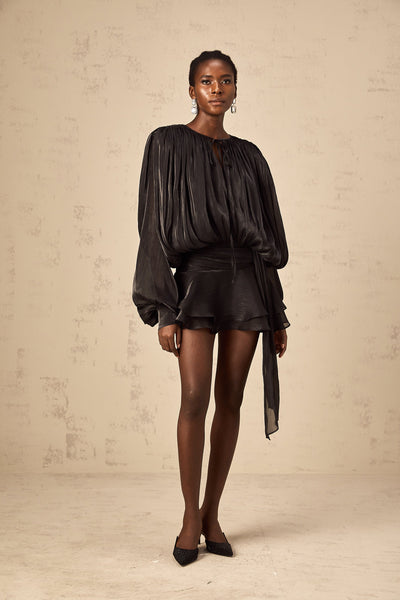 Schwarzes Plissee-Minikleid mit Rüschen – Romantisch & Elegant