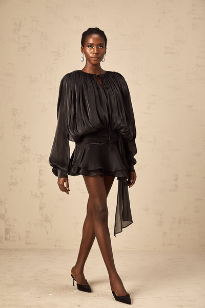Schwarzes Plissee-Minikleid mit Rüschen – Romantisch & Elegant