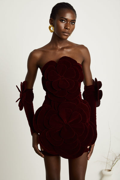 Rotes Minikleid mit Blumenapplikationen – Feminine Eleganz