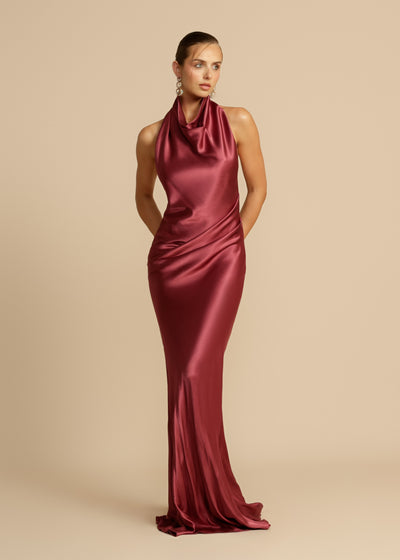 Langes Kleid mit fließendem Schnitt und Trägern