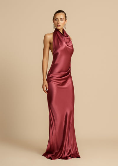 Langes Kleid mit fließendem Schnitt und Trägern