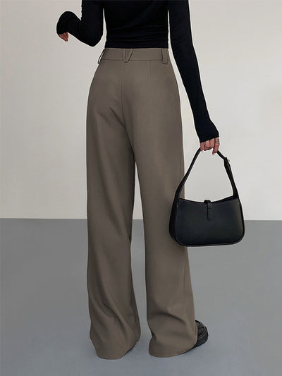 Bundfaltenhose mit elastischem Bund und seitlichen Taschen