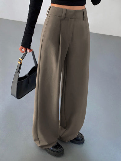 Bundfaltenhose mit elastischem Bund und seitlichen Taschen