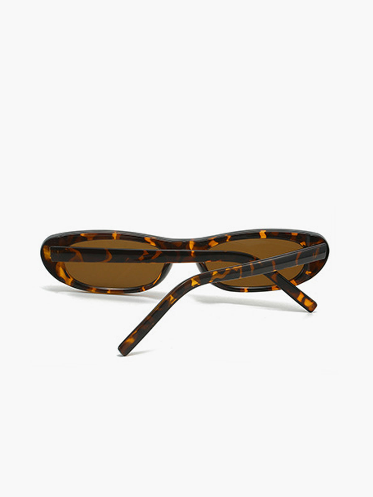 Rechte Sonnenbrille mit eckigem Rahmen und getönten Gläsern