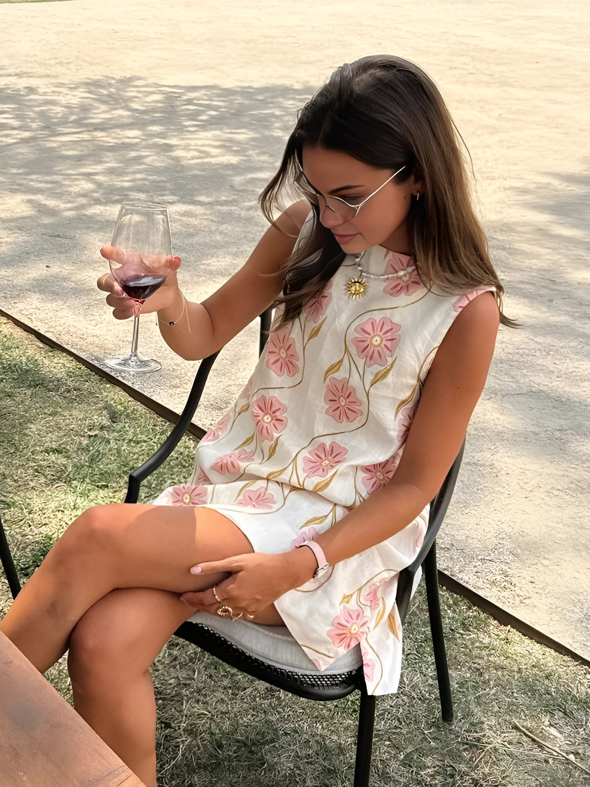 Damen Sommerkleid – Ärmelloses kurzes Kleid mit romantischem Print