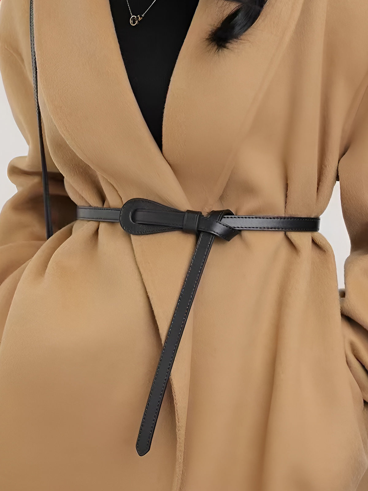 Schmaler Ledergürtel – Knoten-Design für stilvolle Akzente