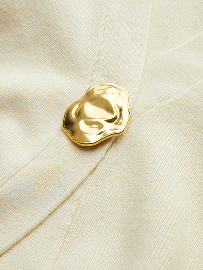Damen-Oberteil mit goldenen Knöpfen und Rundhalsausschnit