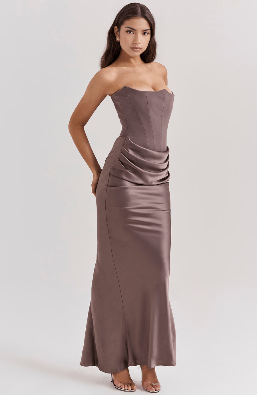 Langes trägerloses Abendkleid mit Drapierung – Eleganz in Schwarz