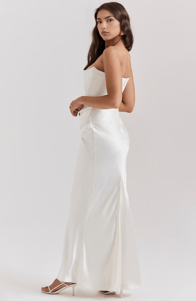 Langes trägerloses Abendkleid mit Drapierung – Eleganz in Schwarz