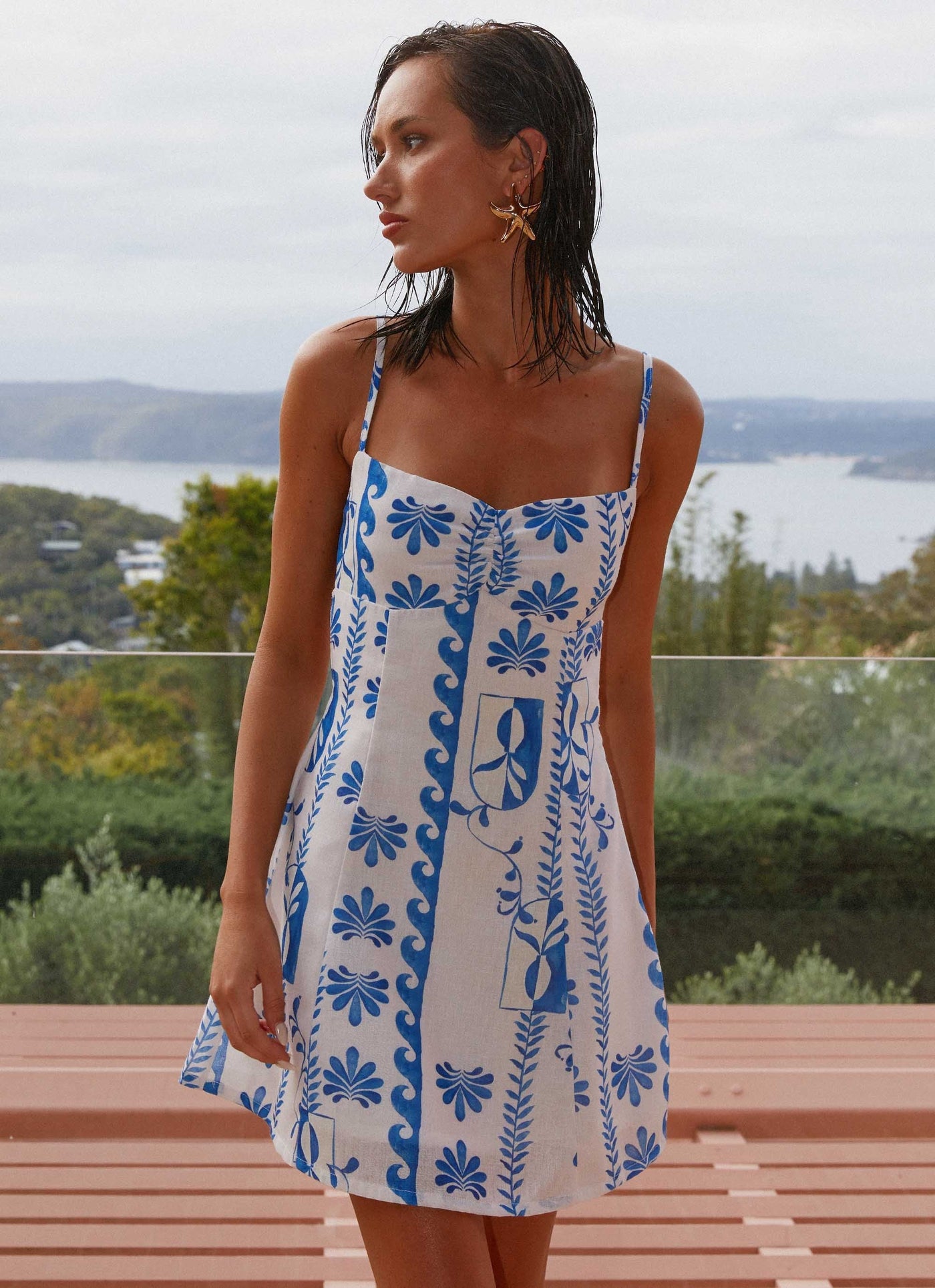 Ärmelloses Leinen-Minikleid mit Blumenmuster