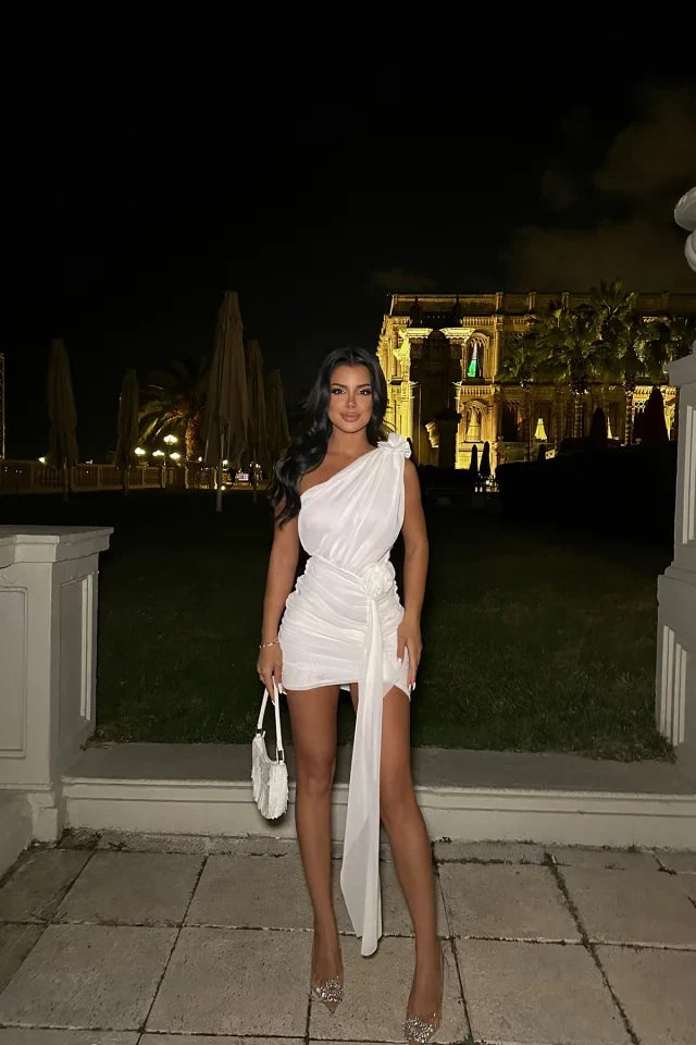 ZURIA | elegantes weißes asymmetrisches Kleid
