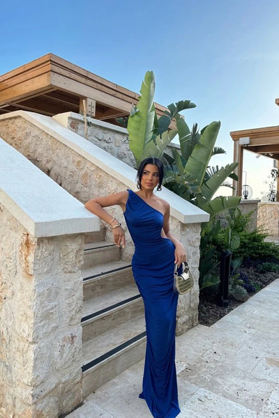 ZURIA │ Elegantes trägerloses Kleid mit Kette