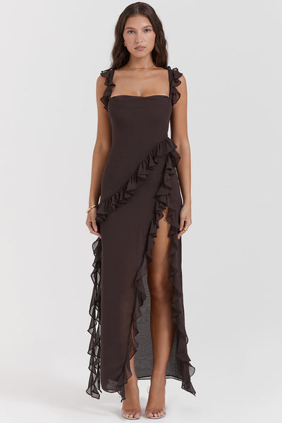 Trägerloses Maxikleid mit Rüschen und Volantrock