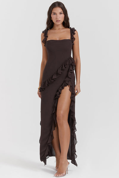 Trägerloses Maxikleid mit Rüschen und Volantrock