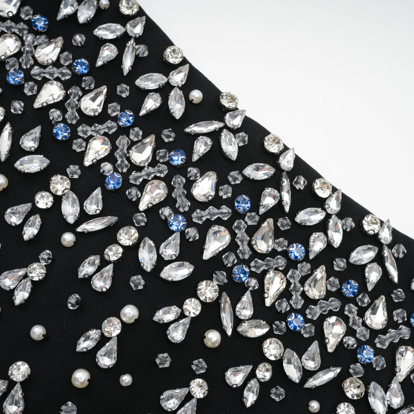 Midi-Kleid mit Rüschen – Eleganz & Femininität
