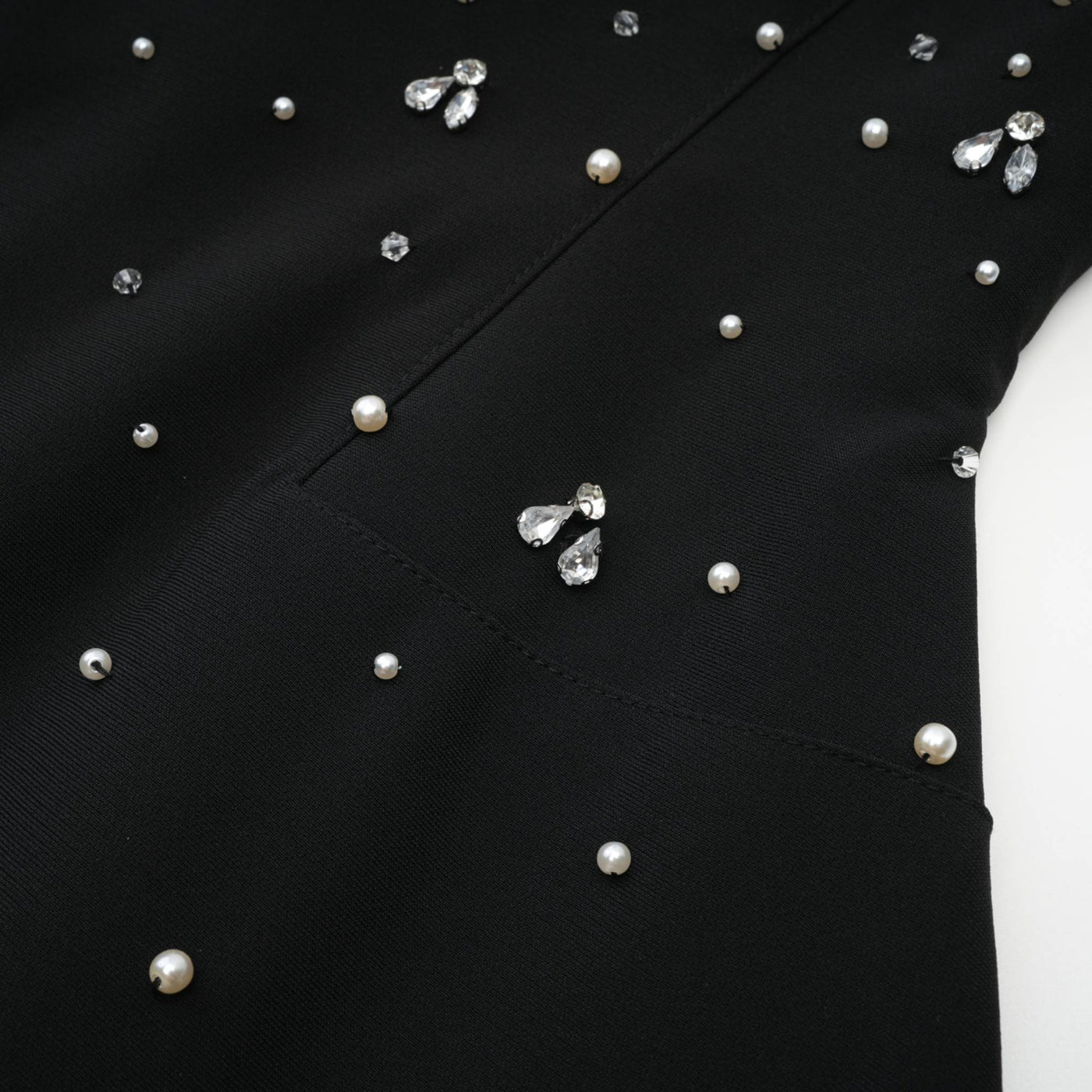 Midi-Kleid mit Rüschen – Eleganz & Femininität
