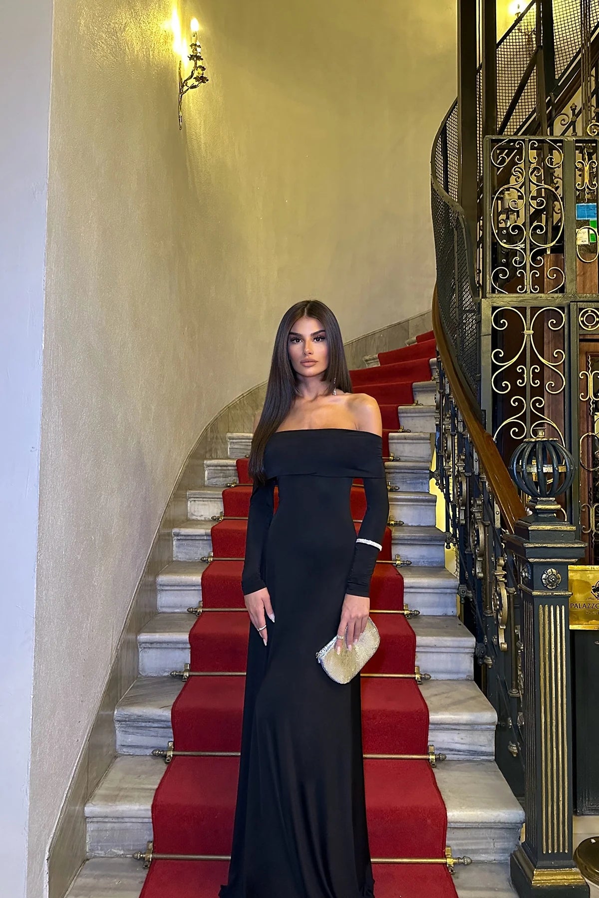 Schwarzes Langarm-Kleid – Zeitlose Eleganz für jeden Anlass