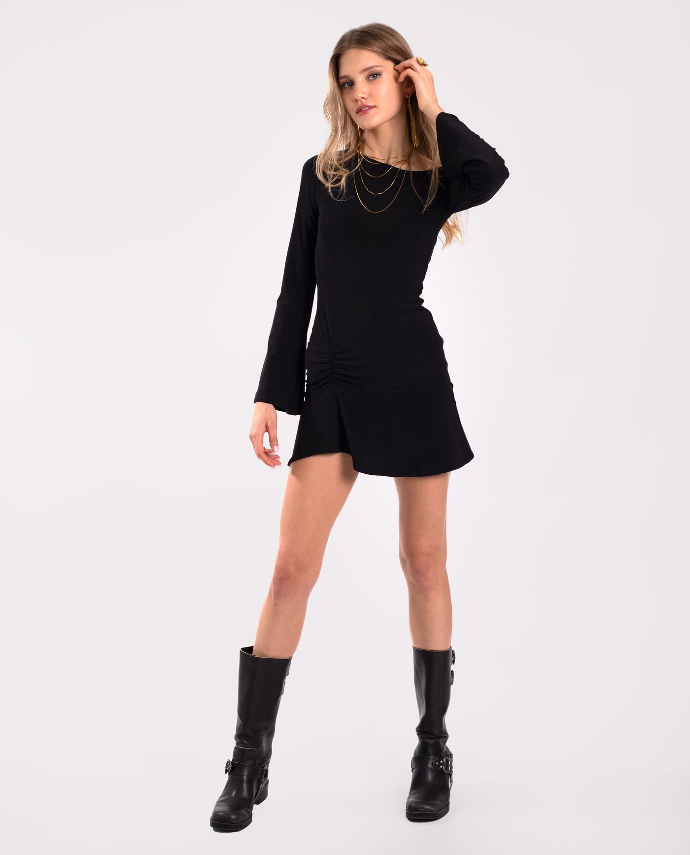 Schwarzes figurbetontes Minikleid mit Trägern