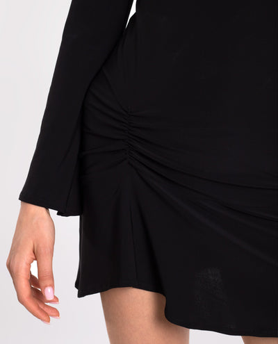Schwarzes figurbetontes Minikleid mit Trägern