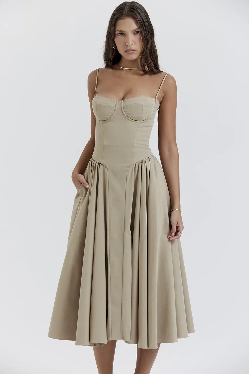Ärmelloses Midikleid mit Rundhalsausschnitt und taillierter Passform